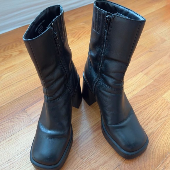 ⚡️SALE⚡️Steve Madden Platform Boots - Picture 2 of 6